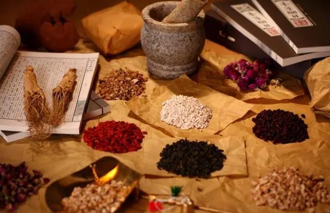 膏藥廠家采用優(yōu)質(zhì)原材料 膏藥廠家采用優(yōu)質(zhì)原材料